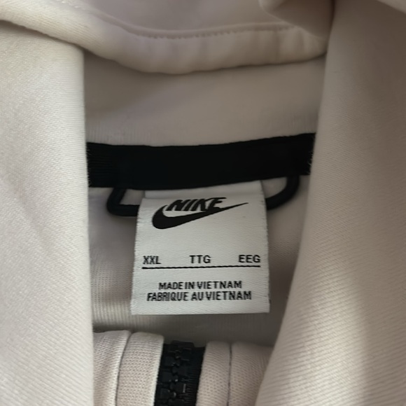 nike tech - Picture 2 of 2